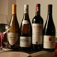 ワインをもっと身近に、楽しく美味しくお飲みいただけるよう、料理に合うワインをお値打ちな価格でご用意しております。やさしく純粋な、気取らないワインを美味しいお料理とぜひ一緒にお楽しみください。