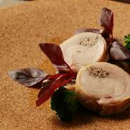 ・アミューズ
・季節のキッシュ
・前菜
・魚料理
・肉料理
・デザート
・小菓子
・コーヒーor紅茶
・パン2種類