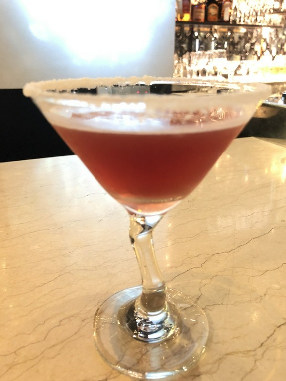 大名の隠れ家BARでゆっくりお酒を飲みながら