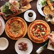 サラダ、ピザ、パスタもハーフサイズでも♪オードブル5種or10種盛り合せもお1人様～、御人数様分で♪色々貝の白ワイン蒸し等豊富にメニューを揃えております！テイクアウトは30分前位に電話注文して頂けたら、すぐお渡し出来る様御用意致します。お気軽にお電話下さい♪詳細はランチメニューにて。思い出に残るホームパーティーのお手伝いをさせて頂きたいので、苦手な食材やコレ入れて欲しい！等なんなりと御相談下さい。