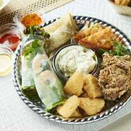 （ベトナム風生春巻き、ゴルゴンゾーラチーズポテトサラダ、海老トースト、カマンベールチーズフライ、ガイトード～タイ風鶏のから揚げ～、トリュフ揚げ春巻き）