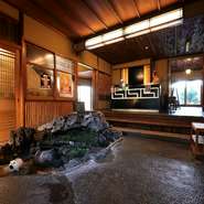 創業以来、信頼と実績を重ねてきた【一鳳】。落ち着いた全室個室の空間は、ビジネスシーンにも最適です。食・空間にこだわったお店は、県内はもちろん、県外からのお客様へのおもてなしにも頼もしい存在です。