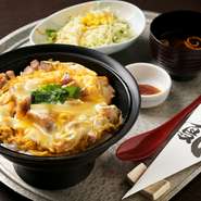 「名古屋コーチン」を活かした御膳メニューと、落ち着いた空間は女性同士の集まりにも人気。気軽に楽しめるランチメニューも必見。個室で周囲を気にせずゆったり会話を楽しめることも嬉しいポイントです。