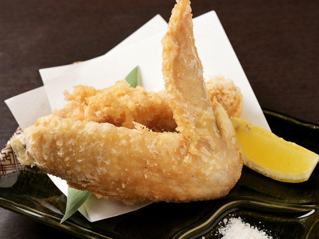 お酒の進む逸品。3種の味を選べる『名古屋コーチン手羽の唐揚』