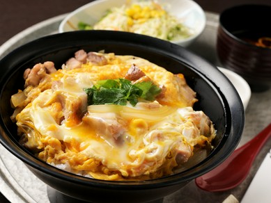 「名古屋コーチン」をとことん楽しむ『名物・極上親子丼』