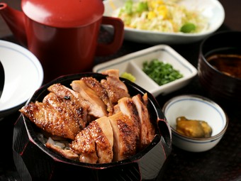 「名古屋コーチン」をひつまぶし感覚で『おはちコーチン』