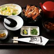 ・純系名古屋コーチンのひつまぶし風・サラダ・汁物・香物