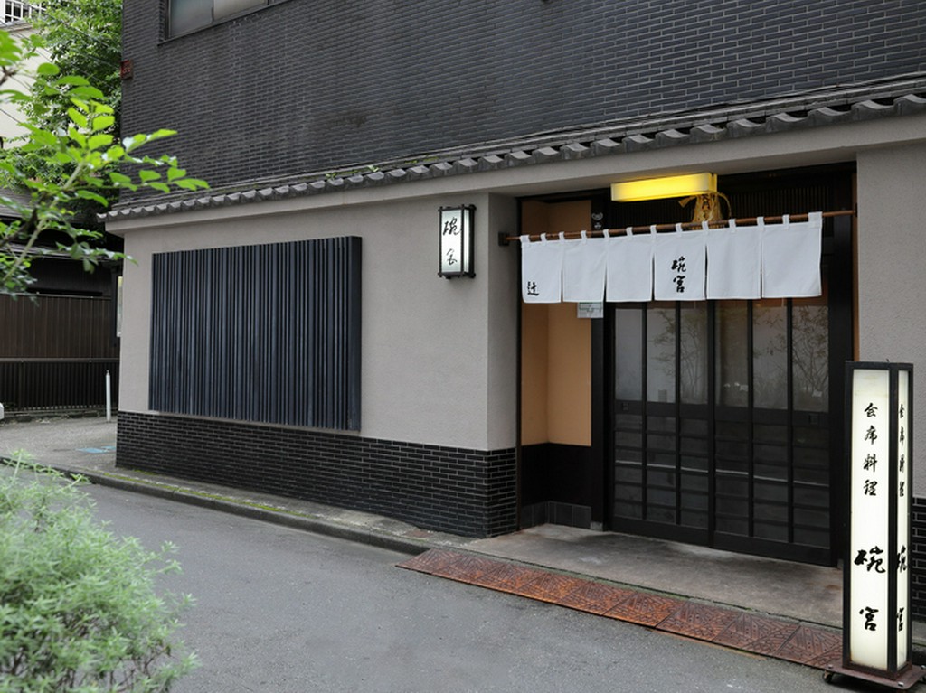 大門駅や浜松町駅に近く、都心や空港へのアクセスが良好