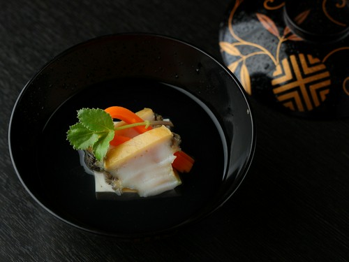 いつ訪れても新たな味に出合える。四季折々の『季節の碗』