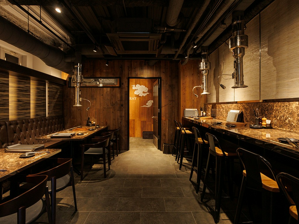 スタイリッシュな雰囲気の焼肉店。駅から近くアクセスに便利