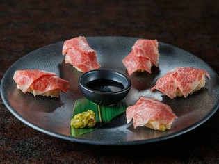 和牛を1頭買いし、多彩な部位を提供。お米は焼肉と相性抜群