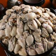 お刺身用の海老とかいり自慢の大粒生牡蠣を贅沢にしゃぶしゃぶで！
スープは10種類の中からお選び頂けます。
1人前2508円。2人前から。