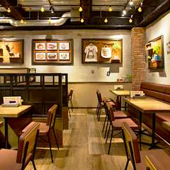 豊富なドリンクと美味しい料理で、会話も弾む！！