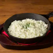 きのこの香りが広がるクリーミーなリゾット。
黒コショウがアクセントになっています。