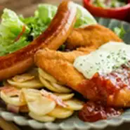 鶏の胸肉をカラッと揚げたジャーマンスタイルのチキンカツレツと当店自慢のジャーマンソーセージセットです！
がっつり食べたい方におすすめです！
パンまたはライスつき。