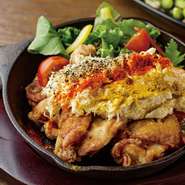 ドイツ人にも大人気の唐揚げをシュマッツ風にアレンジ。
日本とドイツのいい部分を融合させた感動的な一品です♪
ザワークラウトで作る自家製のタルタルソースが美味しさの秘密。