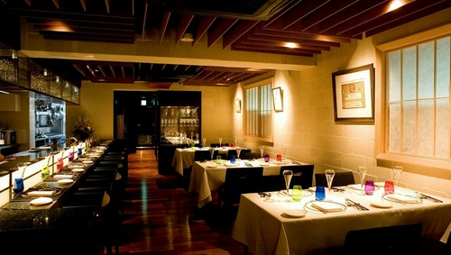ラグジュアリな店内