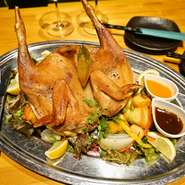 前菜盛り合わせ
カルパッチョ2種類盛り合わせ
シーザーサラダ
ローストポテト
釜焼きナポリピザ
まるごと若鶏のディアボラ
渡りがにのパスタ

