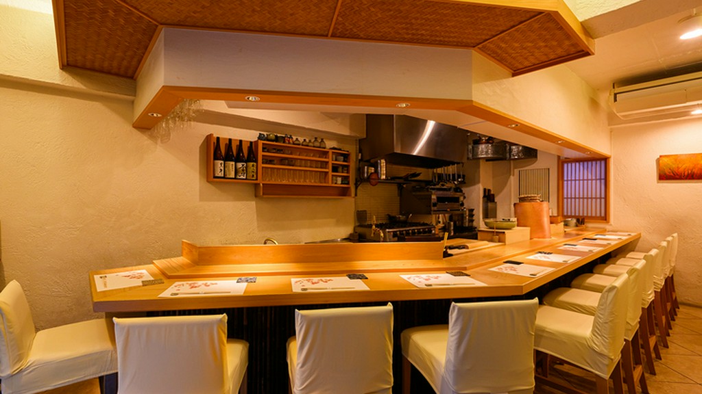 創作割烹と美酒を楽しむ、もてなしに満ちた空間