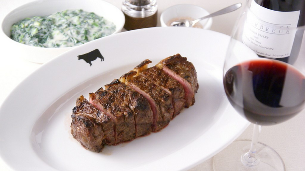 炭火の力で赤身肉の旨みをしっかりと感じる『USプライム　サーロインステーキ』350g