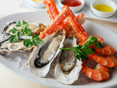 『オーシャンプラッター　メルトバター＆レモン』で贅沢な海の幸を堪能（2名分）