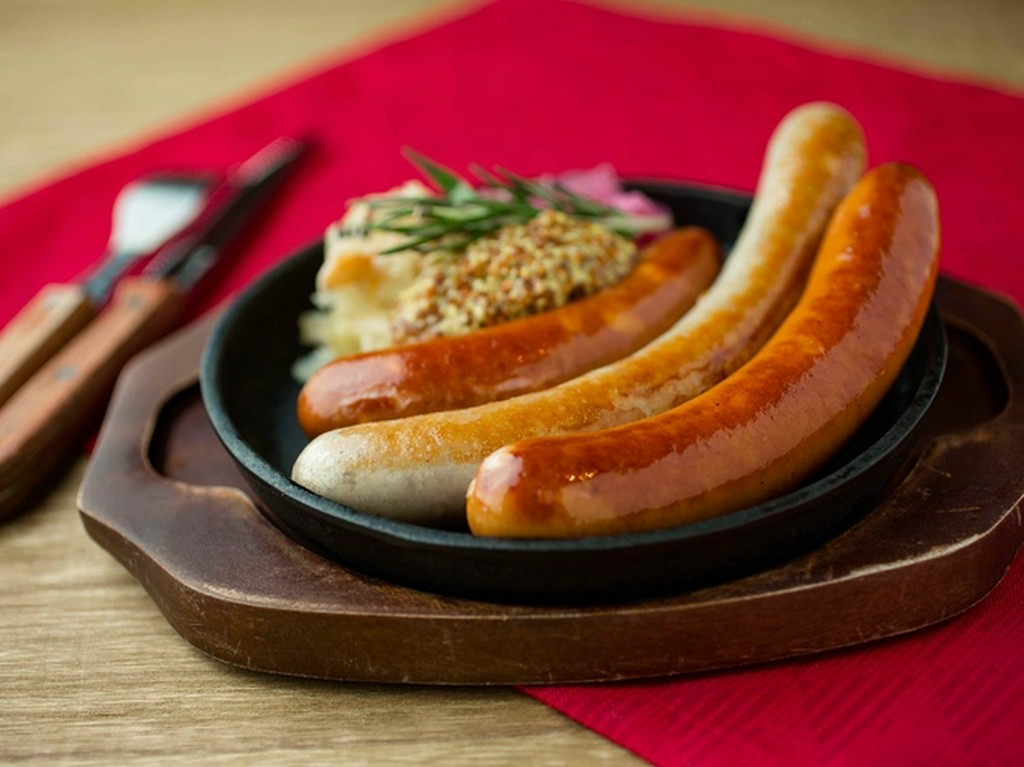 ソーセージ3種盛り Three Sausage Platter