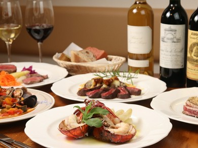 ４名様からフリードリンク付き大皿シェアコース