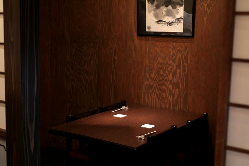 会食や接待に利用したいテーブル席。領収書やお土産の手配も可能
