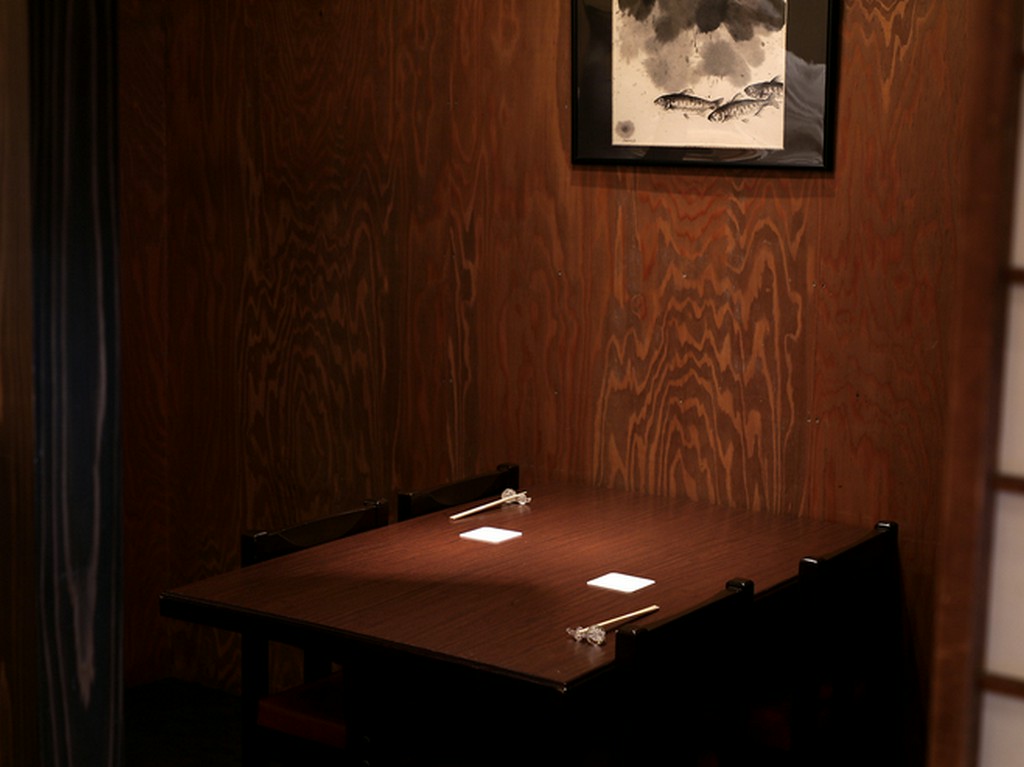 会食や接待に利用したいテーブル席。領収書やお土産の手配も可能