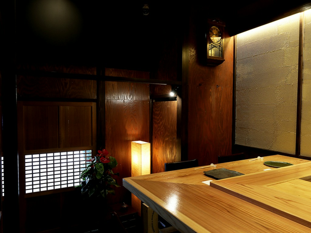 味のある古時計が情緒的な店内。心がホッと和む居心地の良い場所