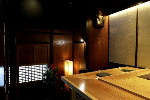 味のある古時計が情緒的な店内。心がホッと和む居心地の良い場所