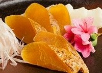 従来のものより塩分と乾燥を抑えて、口当たりのいい柔らかな食感やからすみ本来の奥深い味をお楽しみ頂けます。
冷凍保存