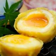 オリジナル創作天ぷら！写真はトリュフオイルのかかった半熟味玉子♪とろとろ玉子にトリュフが香ります。
