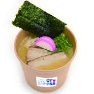 お持ち帰り中華そばセットは、ご家庭でも気軽に「小松島中華」の味を楽しんでいただけるように、簡単お持ち帰りセットをご用意いたしました。（小）550円、（大）650円、（肉小）780円、（肉大）880円各税込