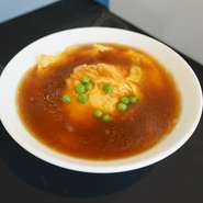 あんかけが美味しい♪ふわふわ卵の天津飯。マイルドな味。とろみがあることで、お子様からお年寄りまでのどごしよくお召し上がりいただける天津飯です。