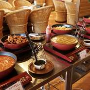 外でゆっくりと料理を楽しむのが難しい状況を受けてテイクアウトの販売を開始しています。自宅でご飯をつくるのも億劫になってきたあなたに、テイクアウトして、家でおいしい料理を楽しんでみてはいかがでしょうか。