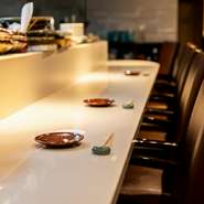 臨場感のあるオープンカウンター。