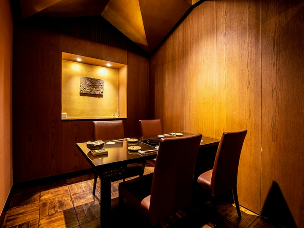 落ち着いた空間の完全個室