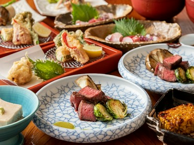 洗練された空間で、食事や会話を心ゆくまで堪能