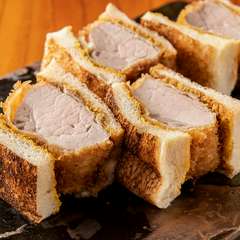 テイクアウトもできる！豚フィレカツサンド。