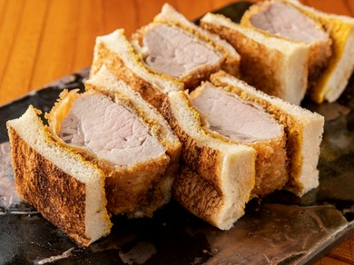 テイクアウトもできる！豚フィレカツサンド。