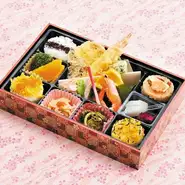 女性にとても人気。低価格ながら、八寸や天婦羅、煮物や和え物も入っております。