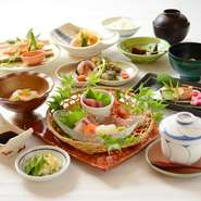 ・＜錦会席/12品＞3,500円
・季節の先付・鮮魚の盛り合わせ・お椀物・焼きもの・茶碗蒸し・揚げ物・蓋物・酢の物・ご飯・赤だし・香物・季節のデザート

