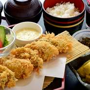 刺身付きカキフライ御膳