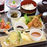 （・お刺身盛り合わせ・冷やしとうがんのあんかけ・焼き魚・豆冨の味噌田楽・海老と野菜の天ぷら・カツと海老フライの揚げ物・三元豚の冷しゃぶサラダ・煮物盛合せ）の中から4品お選びください　
