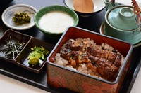 小鉢/ご飯/赤だし/漬物/茶碗蒸し/ミニドリンク　