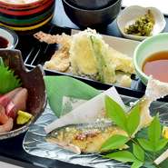 ・福井県吟醸牛の陶板焼き・焼き魚・季節の料理・お刺身盛合せ・海老と野菜の天ぷら・野菜サラダ・茶碗蒸し・ご飯・赤だし・漬物・デザート

