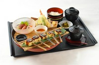 小鉢/ご飯/赤だし/漬物/茶碗蒸し/ミニドリンク　