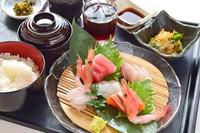 小鉢/ご飯/赤だし/漬物/茶碗蒸し/ミニドリンク　