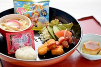 ・うどん・ウインナー・チキンナゲット・ふりかけご飯・プリン・お菓子付き